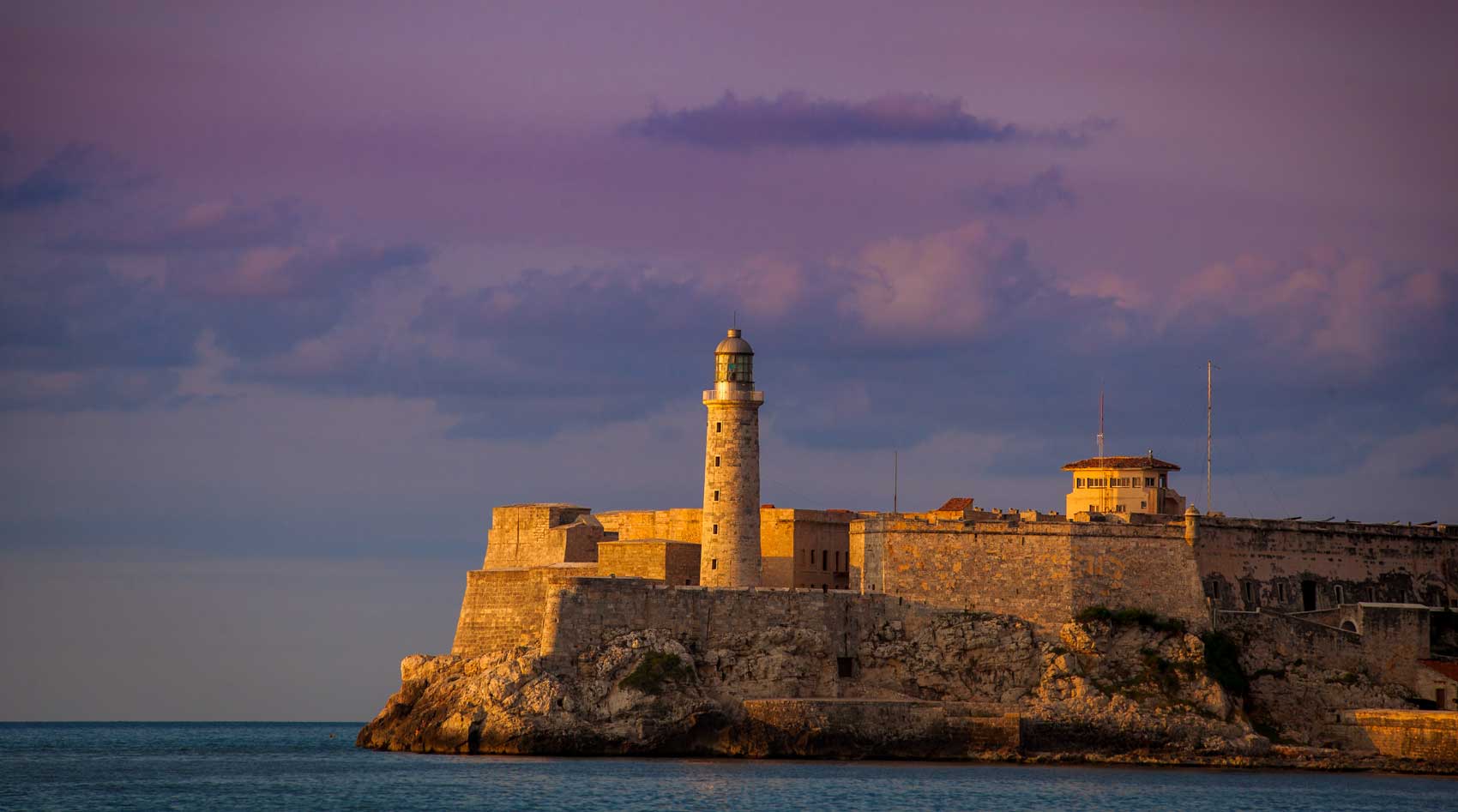 CUBA: Stunning Spanish fort 🏰 (MORRO CASTLE) in Havana's harbour (built  1590s) 