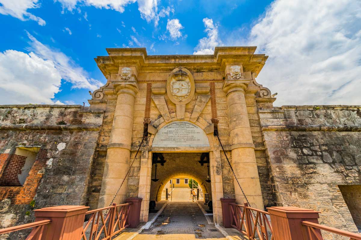 Cuba, Havana, the Morro-Cabana Military-Historical Site, Castillo de los  Tres Reyes Magos del Morro (a UNESCO Heritage Site Stock Photo - Alamy